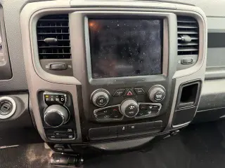 Ram 1500 Classic 2019 4x4 Tradesman 4 puertas Cabina Crew 5.5 ft. SB Pickup