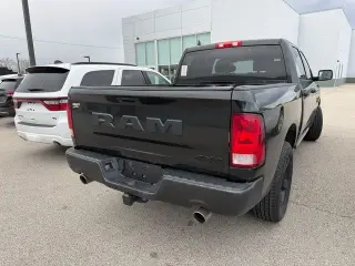 Ram 1500 Classic 2019 4x4 Tradesman 4 puertas Cabina Crew 5.5 ft. SB Pickup