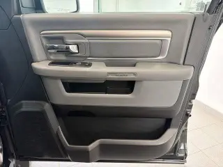 Ram 1500 2016 4x4 SLT Cabina Doble 4 puertas 6.3 pies Caja Corta Pickup