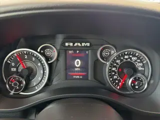 Ram 1500 2024 4x4 Big Horn Cabina Crew de 4 puertas, caja de 5.6 pies