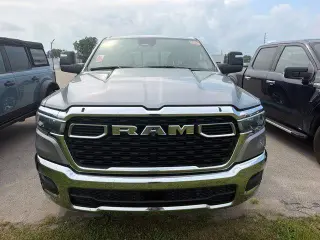Ram 1500 2025 4x4 Lone Star Cabina Doble 4 puertas 5.6 pies Caja Corta Pickup