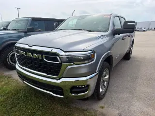 Ram 1500 2025 4x4 Lone Star Cabina Doble 4 puertas 5.6 pies Caja Corta Pickup