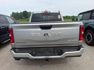 Ram 1500 2025 4x4 Lone Star Cabina Doble 4 puertas 5.6 pies Caja Corta Pickup