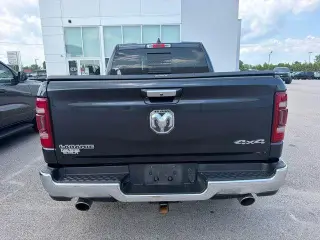 Ram 1500 2019 4x4 Laramie 4 puertas Quad Cab 6.4 pies. Caja corta Pickup