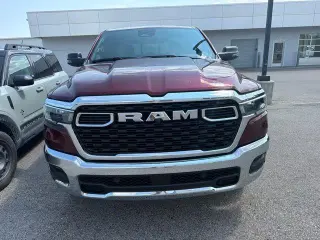 Ram 1500 2025 4x4 Lone Star Cabina Doble 4 puertas 5.6 pies. Caja Corta Pickup