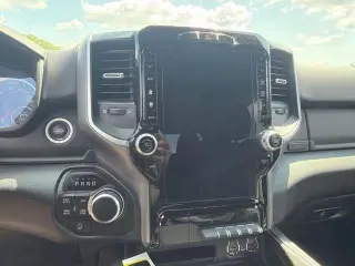 Ram 1500 2024 4x4 Big Horn Cabina Crew 4 puertas 5.6 pies. Pickup SB
