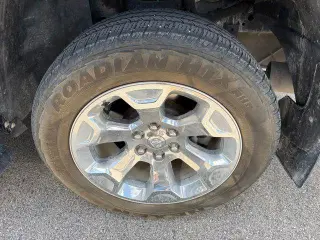 Ram 1500 2024 4x4 Big Horn Cabina Crew 4 puertas 5.6 pies. Pickup SB