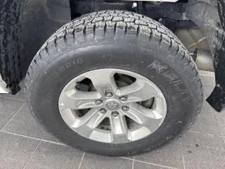 Ram 1500 2024 4x4 Laramie 4 puertas Cabina Crew 5.6 pies. Pickup SB