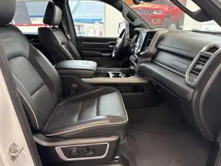 Ram 1500 2024 4x4 Laramie 4 puertas Cabina Crew 5.6 pies. Pickup SB