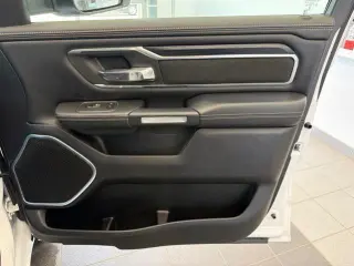 Ram 1500 2023 4x4 Laramie Cabina Cuatro Puertas 4dr 5.6 pies Caja Corta Pickup