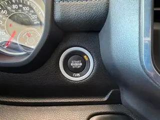 Ram 1500 2023 4x4 Laramie Cabina Cuatro Puertas 4dr 5.6 pies Caja Corta Pickup