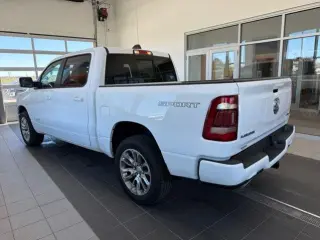 Ram 1500 2023 4x4 Laramie Cabina Cuatro Puertas 4dr 5.6 pies Caja Corta Pickup