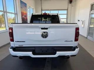 Ram 1500 2023 4x4 Laramie Cabina Cuatro Puertas 4dr 5.6 pies Caja Corta Pickup