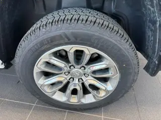 Ram 1500 2023 4x4 Laramie Cabina Cuatro Puertas 4dr 5.6 pies Caja Corta Pickup