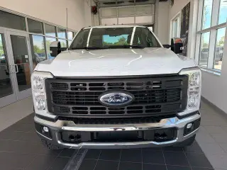 Ford F-250 Super Duty 2024 4x4 XL Cabina Regular 2 puertas 8 pies LB Pickup