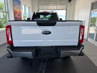 Ford F-250 Super Duty 2024 4x4 XL Cabina Regular 2 puertas 8 pies LB Pickup