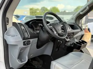 Ford Transit 2019 350 HD 2 puertas 138 pulg. WB DRW Chasis de furgón con GVWR de 10,360 lb