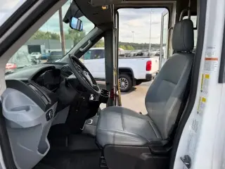 Ford Transit 2019 350 HD 2 puertas 138 pulg. WB DRW Chasis de furgón con GVWR de 10,360 lb
