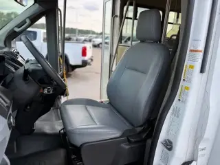 Ford Transit 2019 350 HD 2 puertas 138 pulg. WB DRW Chasis de furgón con GVWR de 10,360 lb
