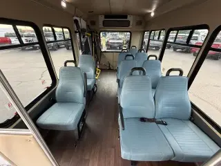 Ford Transit 2019 350 HD 2 puertas 138 pulg. WB DRW Chasis de furgón con GVWR de 10,360 lb