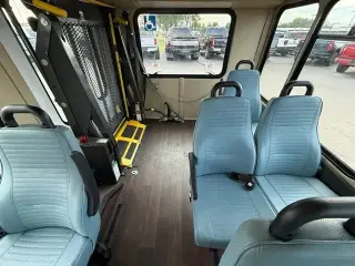 Ford Transit 2019 350 HD 2 puertas 138 pulg. WB DRW Chasis de furgón con GVWR de 10,360 lb