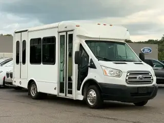 Ford Transit 2019 350 HD 2 puertas 138 pulg. WB DRW Chasis de furgón con GVWR de 10,360 lb