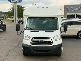 Ford Transit 2019 350 HD 2 puertas 138 pulg. WB DRW Chasis de furgón con GVWR de 10,360 lb