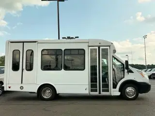 Ford Transit 2019 350 HD 2 puertas 138 pulg. WB DRW Chasis de furgón con GVWR de 10,360 lb