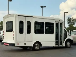 Ford Transit 2019 350 HD 2 puertas 138 pulg. WB DRW Chasis de furgón con GVWR de 10,360 lb