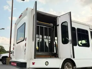 Ford Transit 2019 350 HD 2 puertas 138 pulg. WB DRW Chasis de furgón con GVWR de 10,360 lb