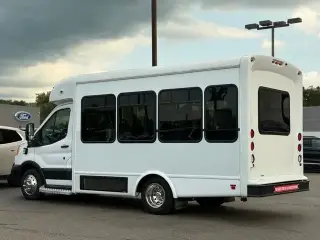 Ford Transit 2019 350 HD 2 puertas 138 pulg. WB DRW Chasis de furgón con GVWR de 10,360 lb