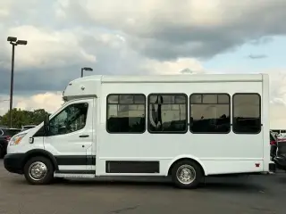 Ford Transit 2019 350 HD 2 puertas 138 pulg. WB DRW Chasis de furgón con GVWR de 10,360 lb