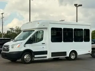 Ford Transit 2019 350 HD 2 puertas 138 pulg. WB DRW Chasis de furgón con GVWR de 10,360 lb
