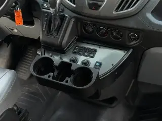 Ford Transit 2019 350 HD 2 puertas 138 pulg. WB DRW Chasis de furgón con GVWR de 10,360 lb