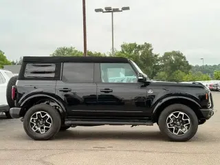 Ford Bronco 2023 4x4 Outer Banks 4 puertas SUV