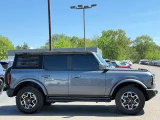 Ford Bronco 2021 4x4 Outer Banks 4 puertas SUV