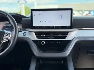 Ford Explorer 2025 AWD Active 4 puertas SUV