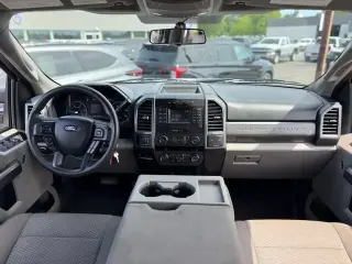 Ford F-250 Super Duty 2019 4x4 XLT Cabina doble 4 puertas 6.8 pies caja corta Pickup
