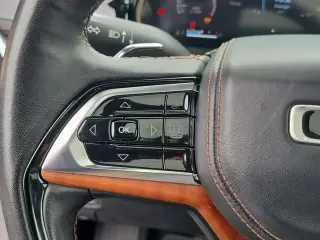 Jeep Grand Cherokee 2022 4x4 Summit 4 puertas SUV (versión de mitad de año)