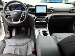 Ford Explorer 2023 AWD Platinum 4 puertas SUV