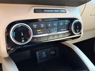 Ford Escape Híbrido Enchufable 2022 Titanium 4 puertas SUV