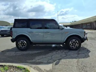 Ford Bronco 2023 4x4 Outer Banks 4 puertas SUV