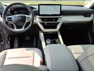 Ford Explorer 2025 AWD Active 4 puertas SUV