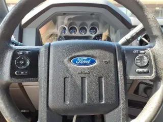 Ford F-250 Super Duty 2016 4x4 XLT Cabina Doble 4 puertas 6.8 pies. Pickup