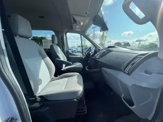 Furgoneta Ford Transit 2018 350 XL 3 puertas LWB Techo Medio para Pasajeros con Puerta Deslizante del Lado del Pasajero