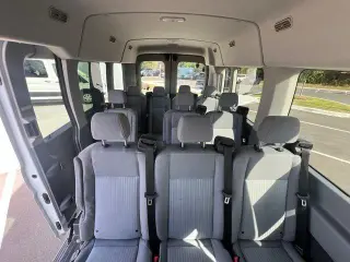 Furgoneta Ford Transit 2018 350 XL 3 puertas LWB Techo Medio para Pasajeros con Puerta Deslizante del Lado del Pasajero