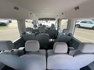 Furgoneta Ford Transit 2018 350 XL 3 puertas LWB Techo Medio para Pasajeros con Puerta Deslizante del Lado del Pasajero