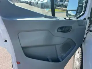 Furgoneta Ford Transit 2018 350 XL 3 puertas LWB Techo Medio para Pasajeros con Puerta Deslizante del Lado del Pasajero
