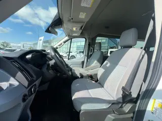 Furgoneta Ford Transit 2018 350 XL 3 puertas LWB Techo Medio para Pasajeros con Puerta Deslizante del Lado del Pasajero