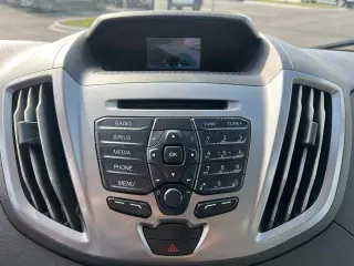 Furgoneta Ford Transit 2018 350 XL 3 puertas LWB Techo Medio para Pasajeros con Puerta Deslizante del Lado del Pasajero